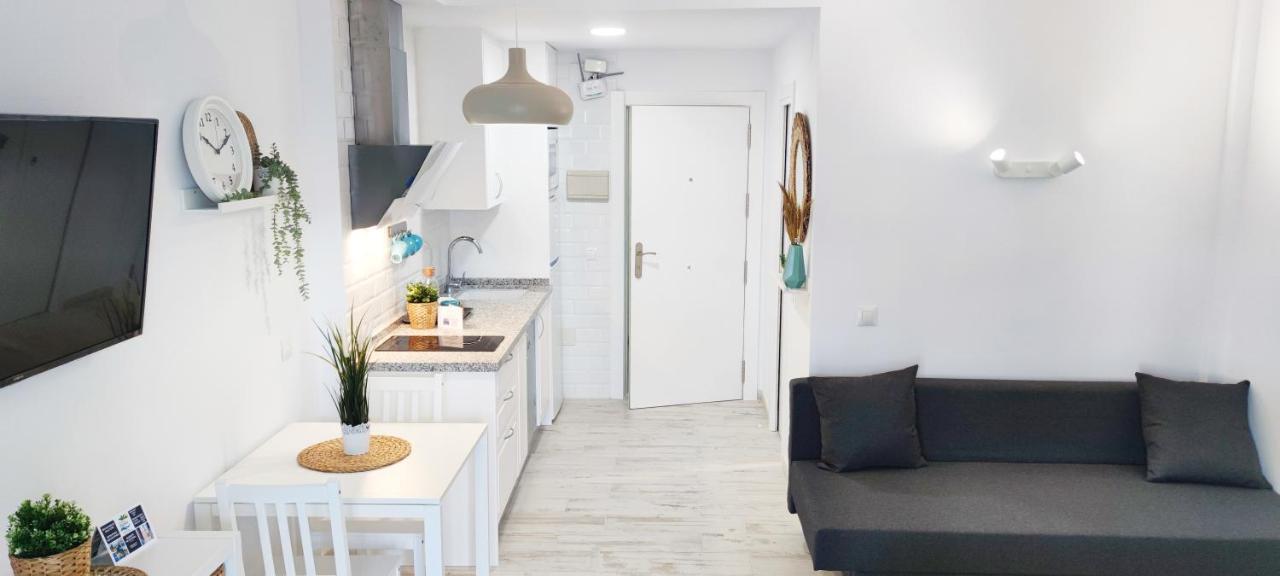 בנאלמדנה El Estudio De La Playa Benalbeach Holidays Paradise מראה חיצוני תמונה