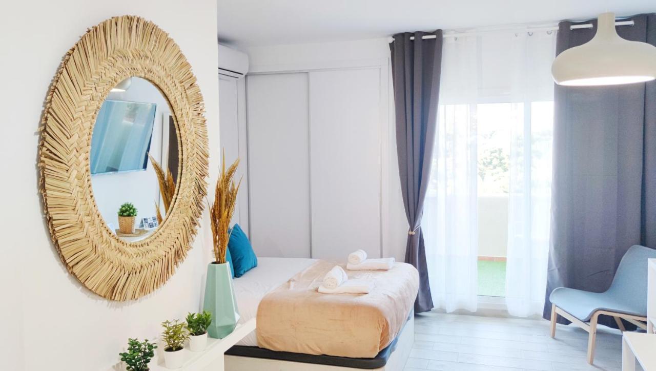 בנאלמדנה El Estudio De La Playa Benalbeach Holidays Paradise מראה חיצוני תמונה